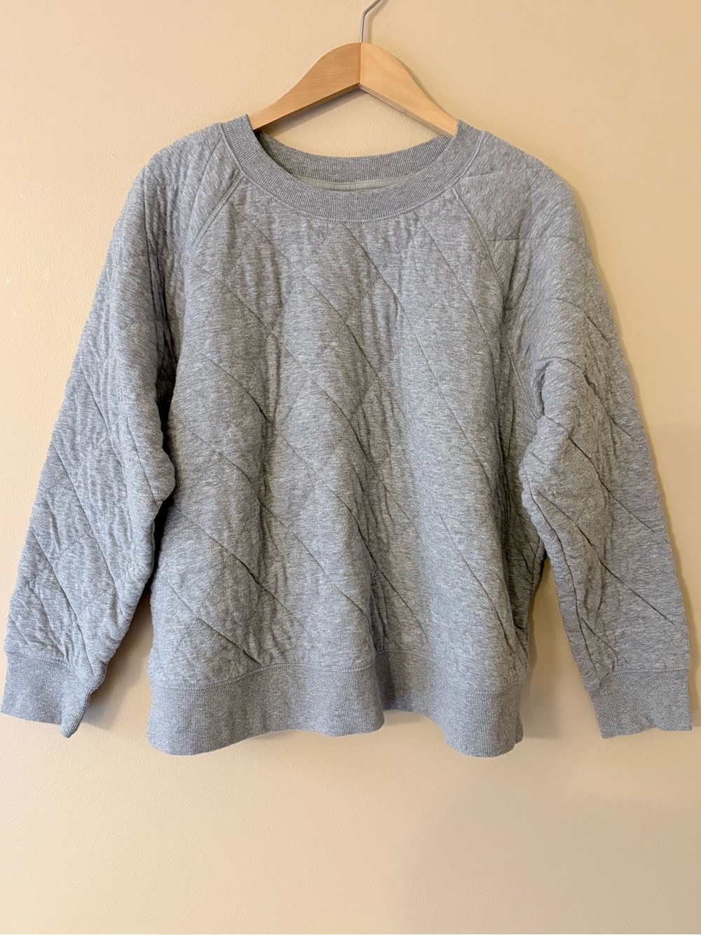 Old Navy Gray Quilted Boxy Sweater Size XL in Excellent Condition